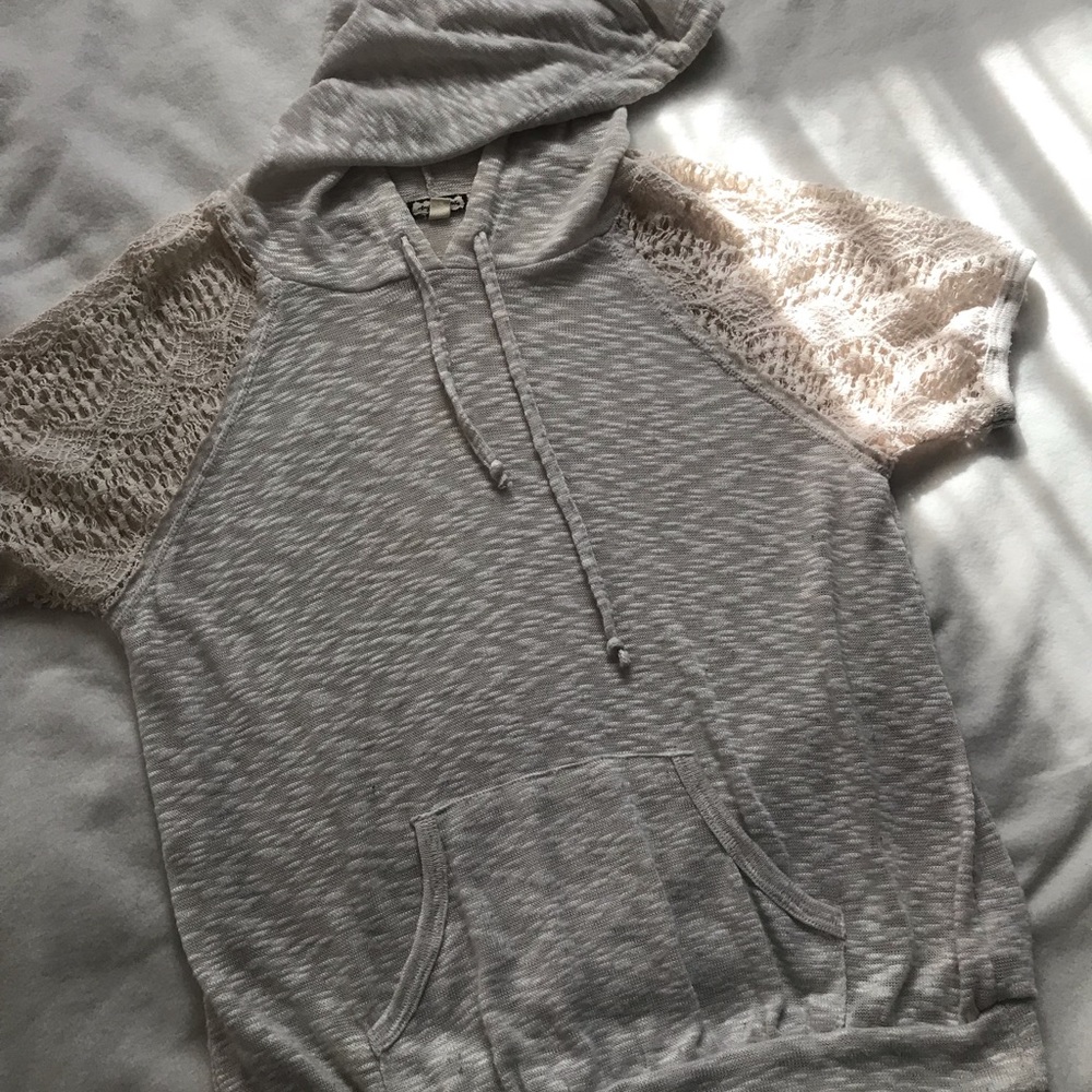 Short sleeve sweater